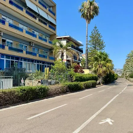 Apartment Carlo's G105 Garden Lido *